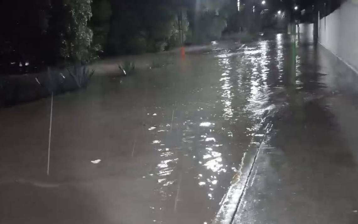 Río Tepeji se desborda; hay personas heridas y graves daños