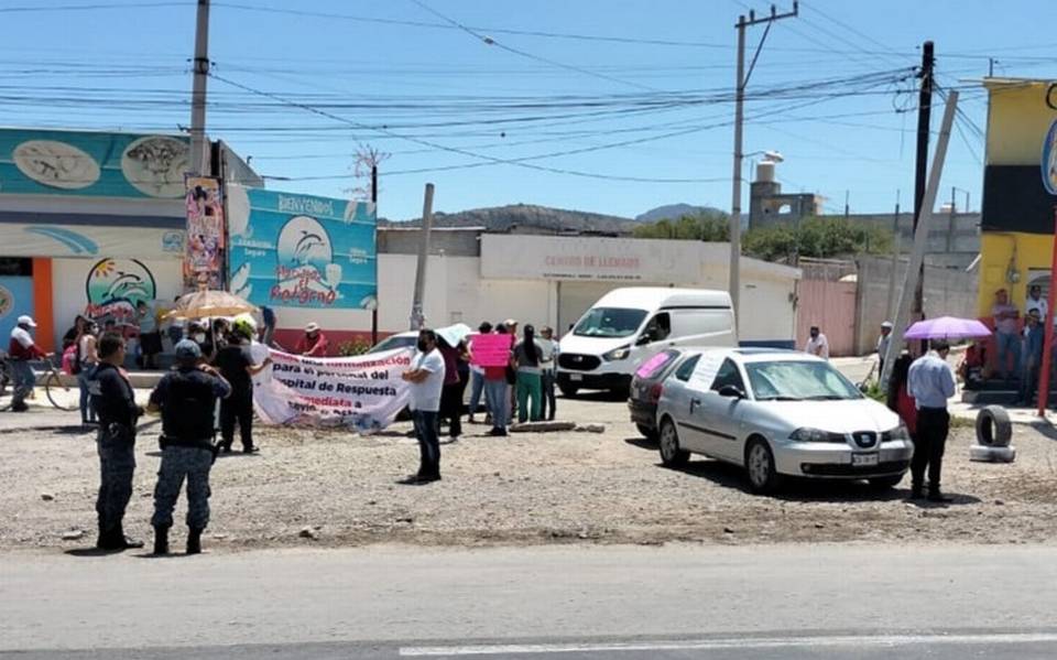 Trabajadores de Covid-19 despedidos cierran carretera Pachuca-Actopan - El  Sol de Hidalgo | Noticias Locales, Policiacas, sobre México, Hidalgo y el  Mundo